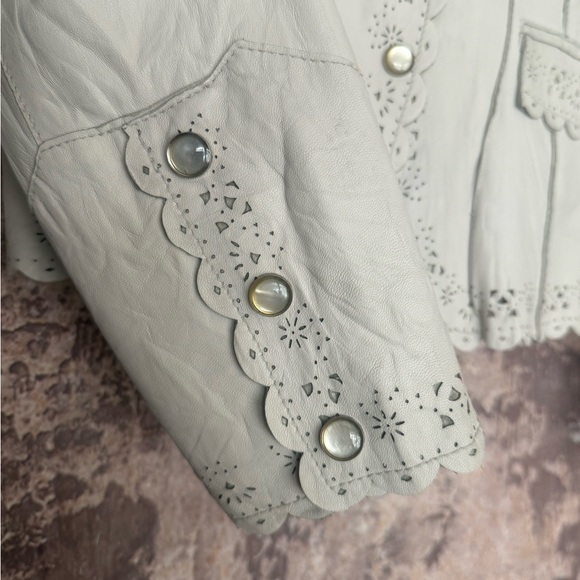 Leather laser cut detail bone color jacket snap closure with pockets - Picture 12 of 15
